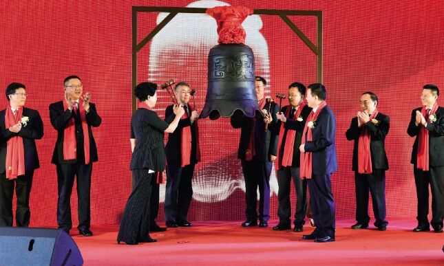 ●2019年，，，，，，，集团公司启动实验三年高质量生长妄想”2021年实现营业收入 2197 亿元、利润 149.6 亿元，，，，，，，重点品种钢占比 55%。。。。。。。<br>●2021年6月24日，，，，，，，湖南华菱线缆股份有限公司在深圳证券生意所主板上市。。。。。。。腾博会诚信为本专业服务集团上市平台增至两家。。。。。。。