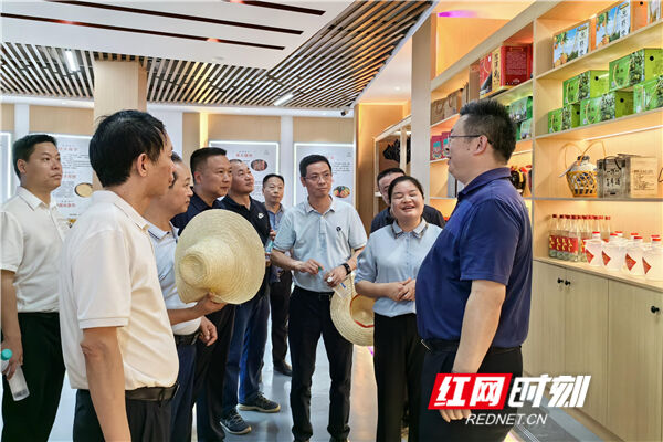 腾博会诚信为本专业服务集团：聚力消耗助农 共促墟落振兴